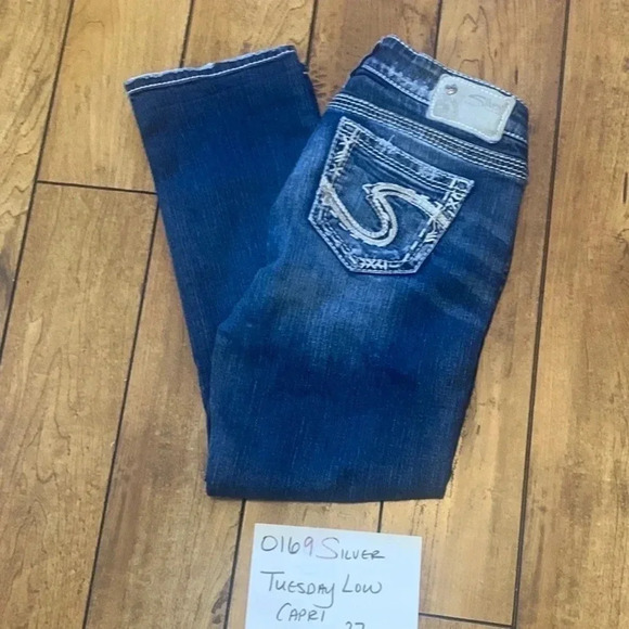 Silver Tuesday low jean capris - Picture 5 of 5